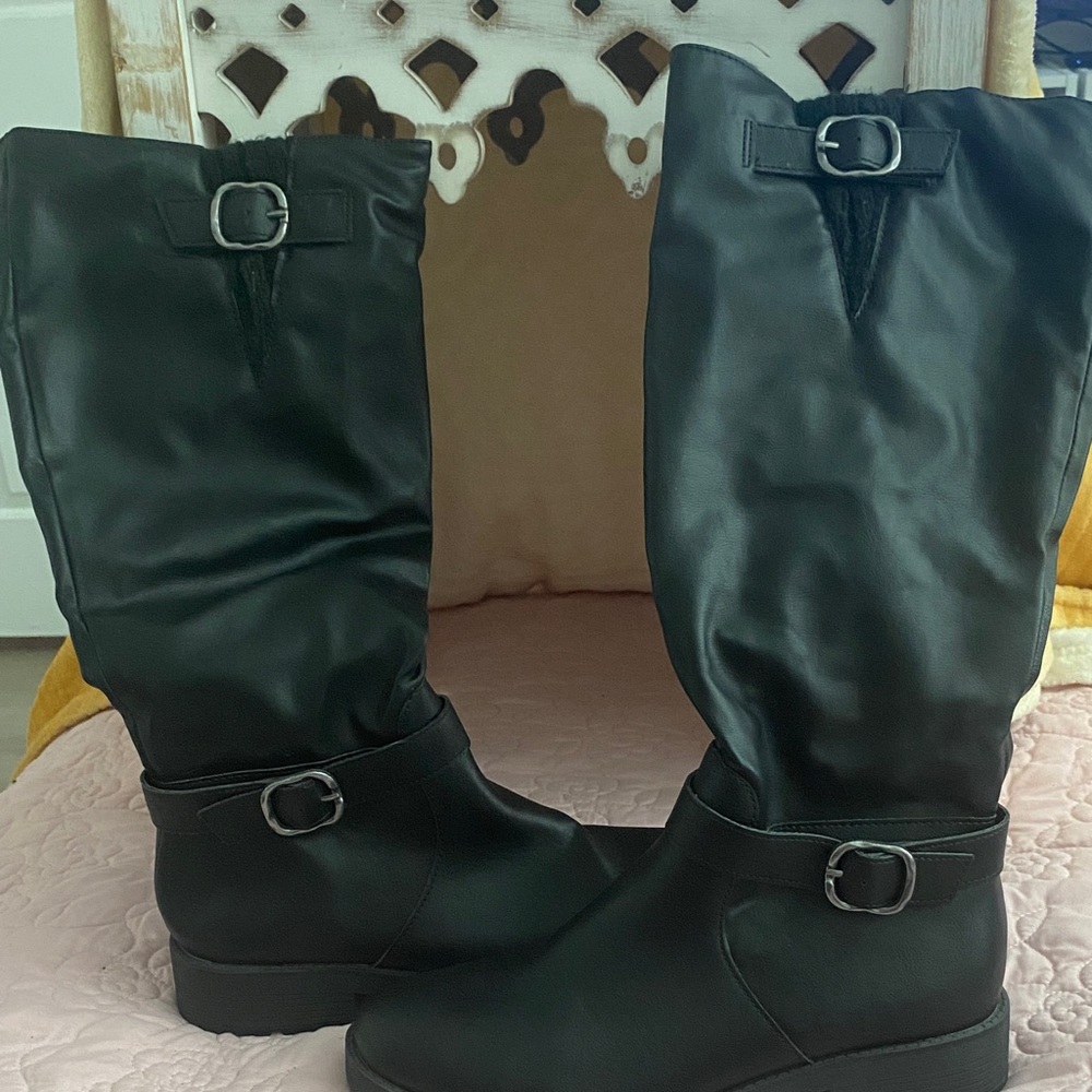 Black Women's Mid-Calf Buckle Boots